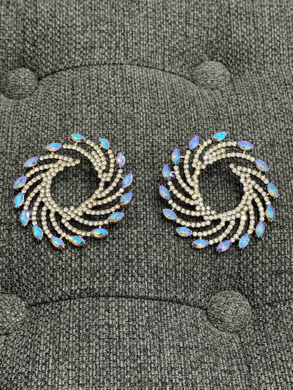 ❤️ NWOT - Paparazzi Glittering Blue Crystal Swirl Hoop Earrings